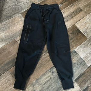 Woman’s Nike tech joggers